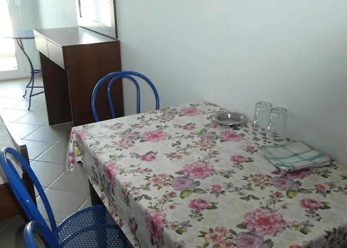 Greece Petalo *